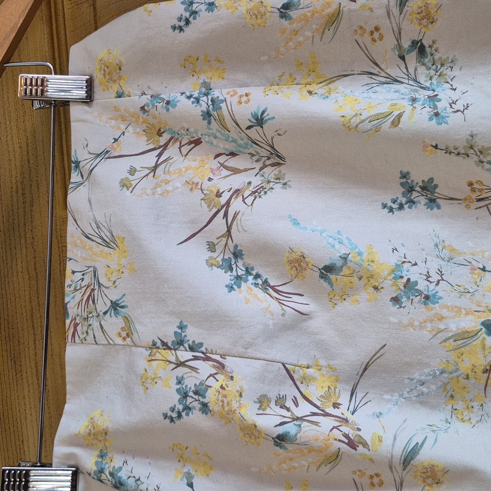 Antonio Melani Roaslie Style Pencil Skirt. Light Yellow Floral Size 2 Kick Pleat - Picture 4 of 14